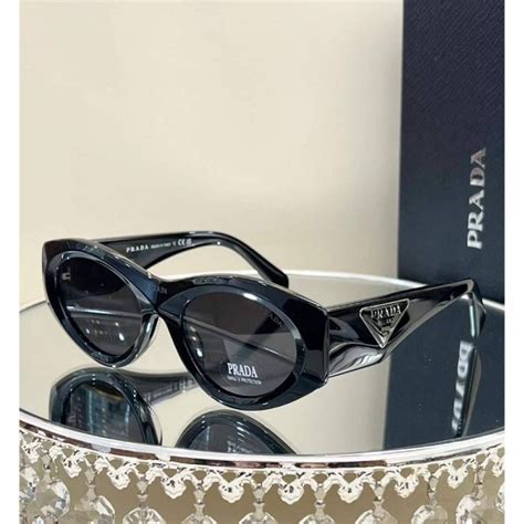 prada oval gözlük